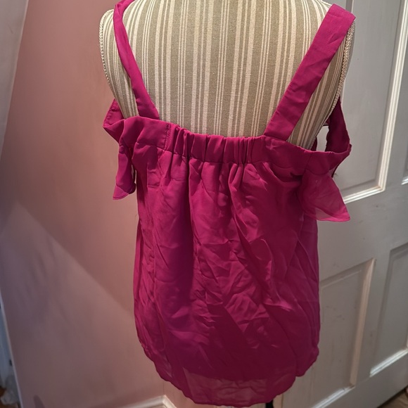 She cold shoulder top - Picture 3 of 7